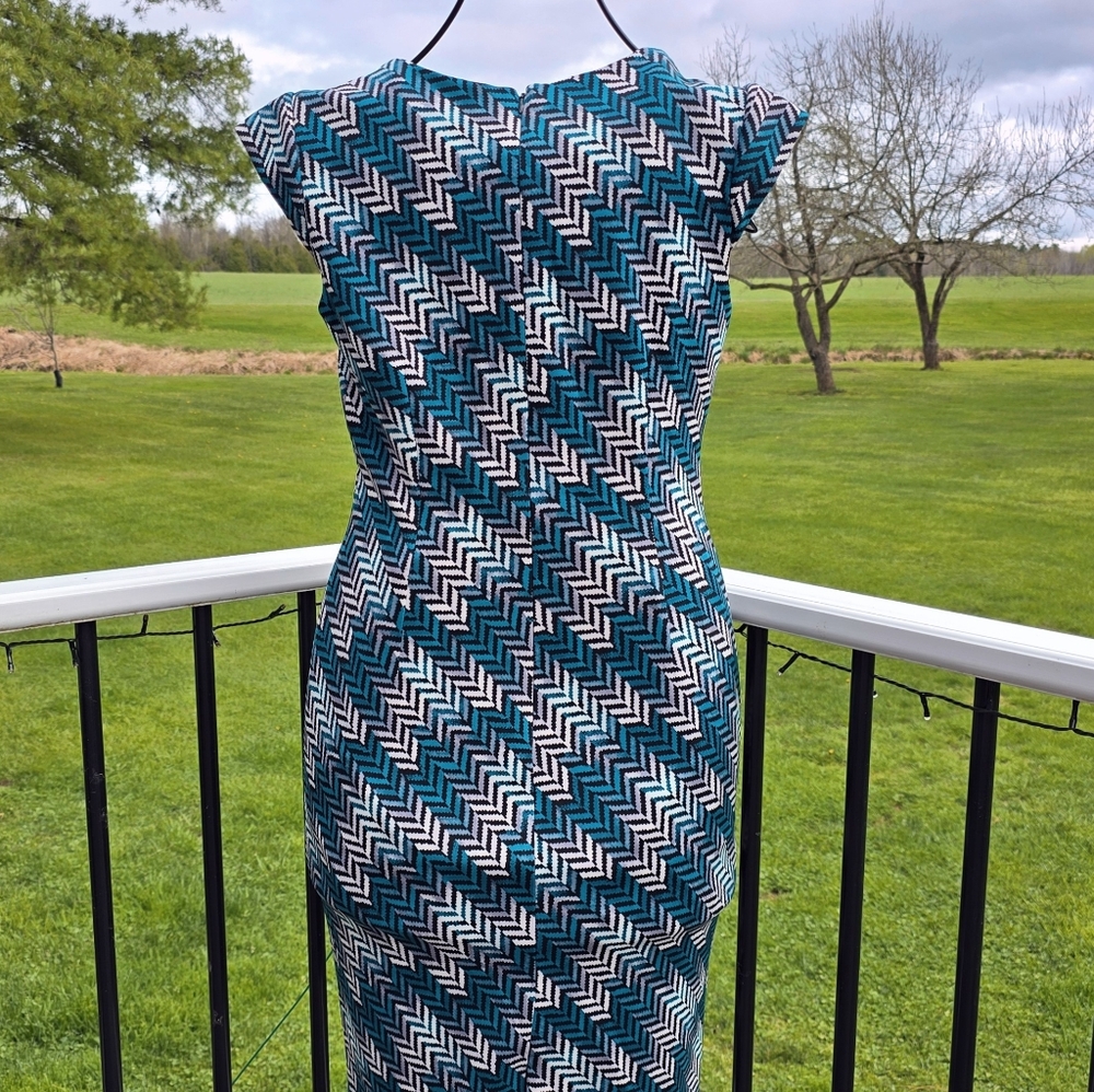 WHBM Herringbone Knit Sheath Dress, Size 10, EUC - Picture 3 of 11